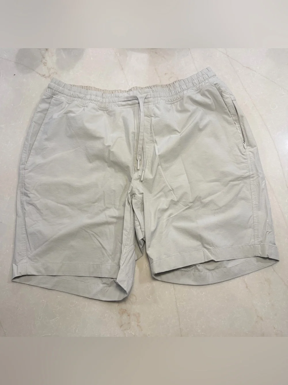 Lululemon Mens Bowline 8” Shorts Vapor Grey/White Size XL - Picture 1 of 5